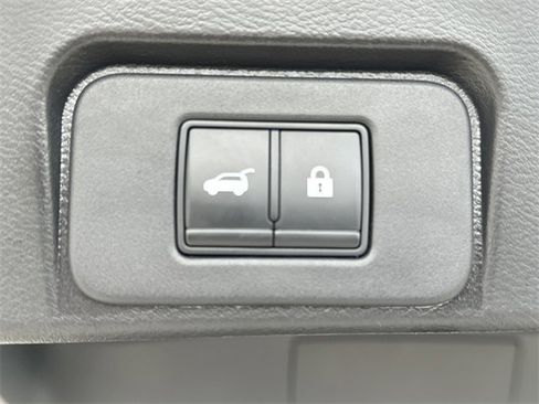 Used 2023 Nissan Rogue SV w/ SV Premium Package image 11