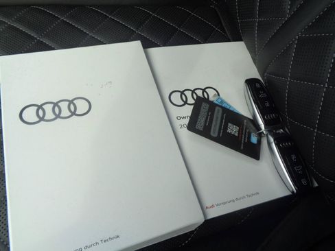Used 2023 Audi S8 AWD/4WD image 9