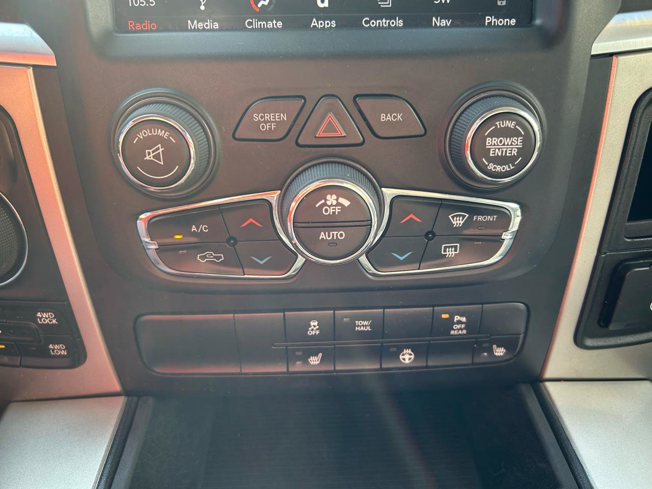Used 2019 RAM 1500 Classic SLT w/ Black Appearance Group AWD/4WD image 22