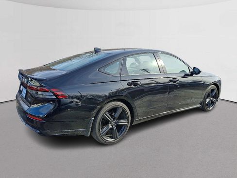 Used 2024 Honda Accord Sport image 11