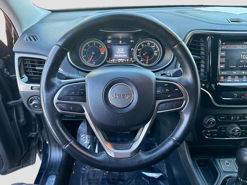 Used 2019 Jeep Cherokee Limited FWD image 11