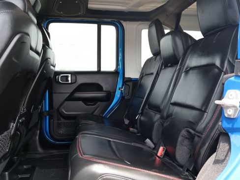 Used 2025 Jeep Wrangler Unlimited Rubicon w/ Convenience Group AWD/4WD image 8