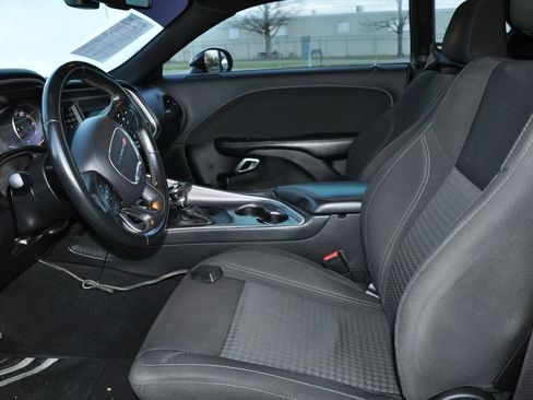 Used 2019 Dodge Challenger SXT image 10