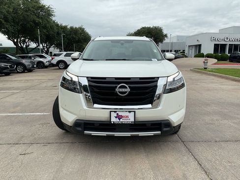 Used 2024 Nissan Pathfinder Platinum w/ Cargo Package AWD/4WD image 4