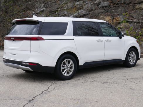 Used 2024 Kia Carnival LX FWD image 9
