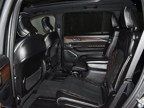 Used 2023 Jeep Grand Cherokee L Summit w/ Luxury Tech Group V image 31