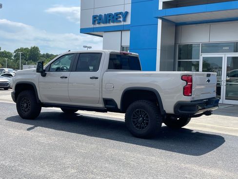 Used 2026 Chevrolet Silverado 2500 ZR2 AWD/4WD image 3