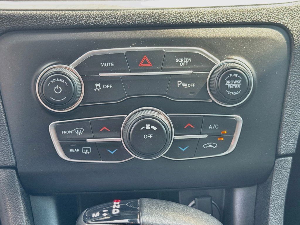 Used 2022 Dodge Charger SXT RWD image 15
