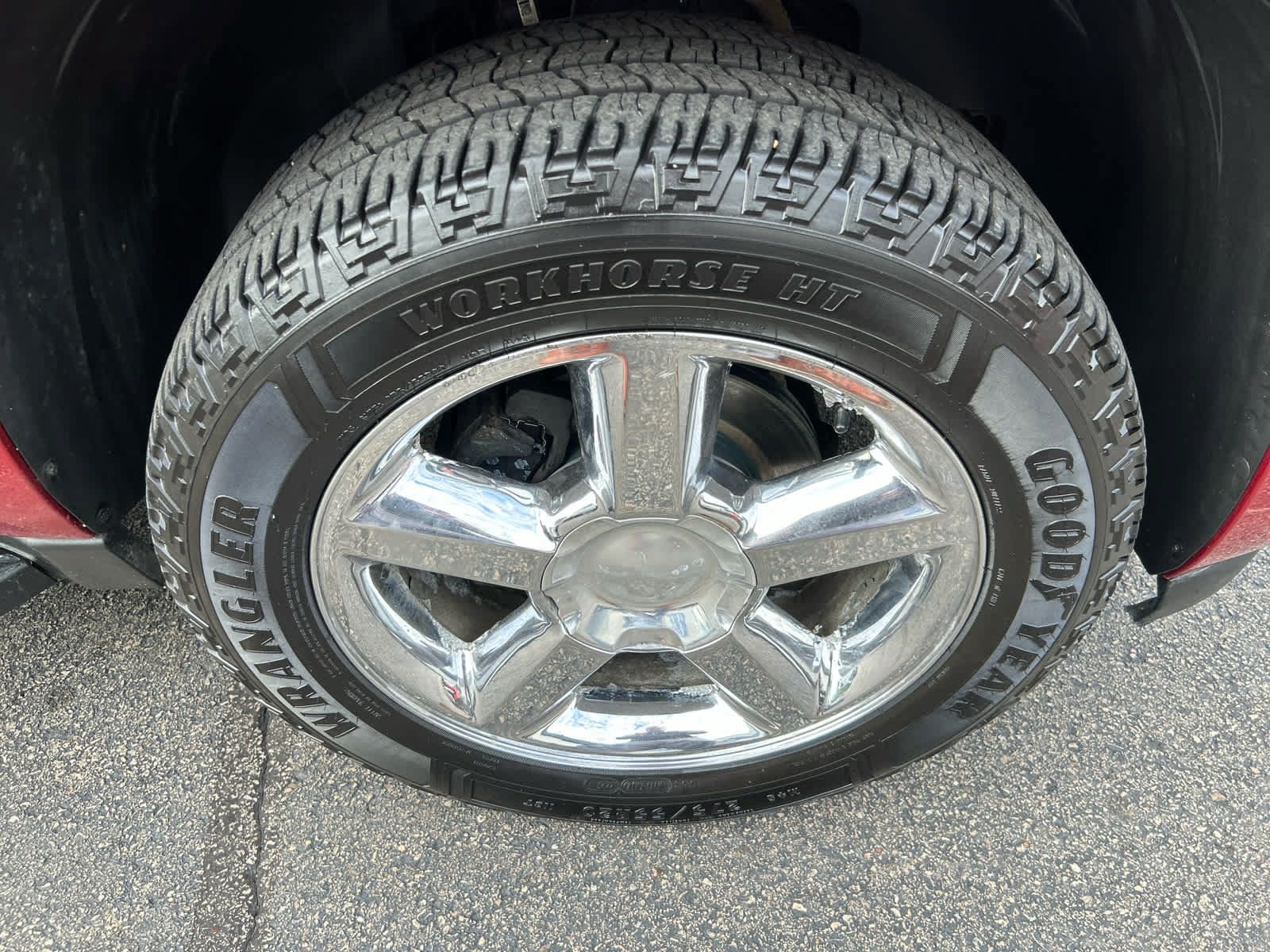 Used 2013 Chevrolet Suburban LTZ AWD/4WD image 11