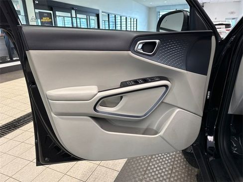 Used 2023 Kia Soul EX image 11