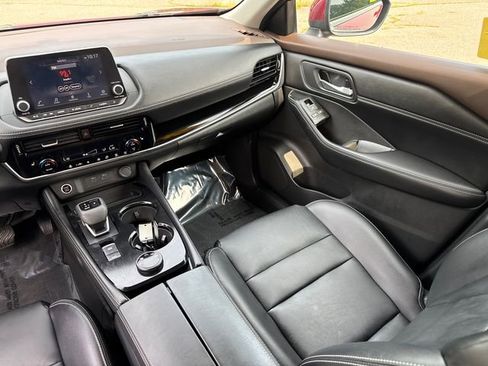 Used 2023 Nissan Rogue SL image 24