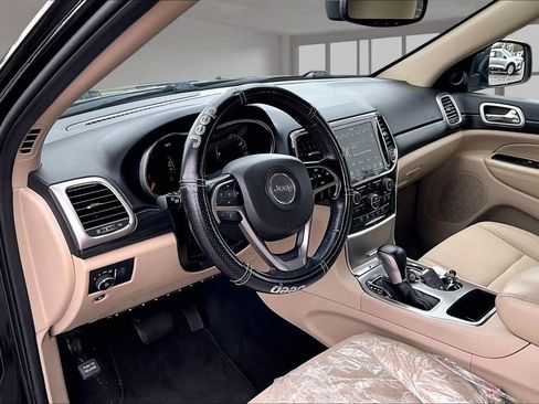 Used 2022 Jeep Grand Cherokee Laredo E AWD/4WD image 15