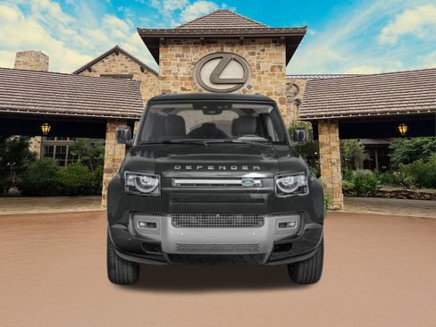 Used 2024 Land Rover Defender 110 X-Dynamic SE image 4