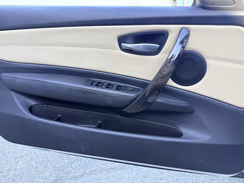 Used 2011 BMW 135i Convertible RWD image 24