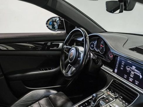 Used 2018 Porsche Panamera 4 AWD/4WD image 17