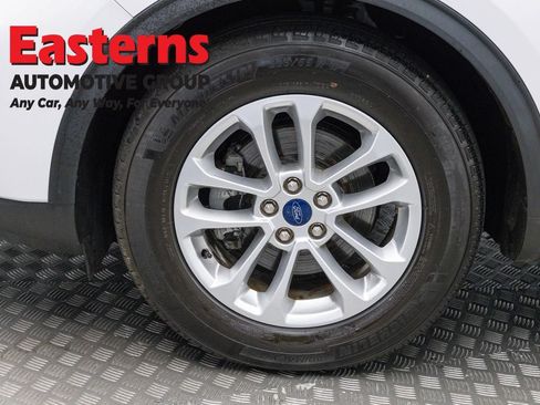 Used 2022 Ford Escape SE FWD image 32