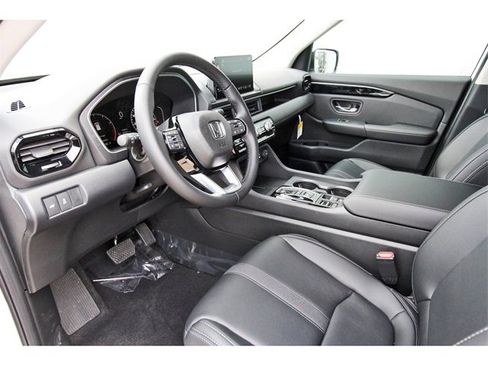 New 2025 Honda Pilot Touring image 14