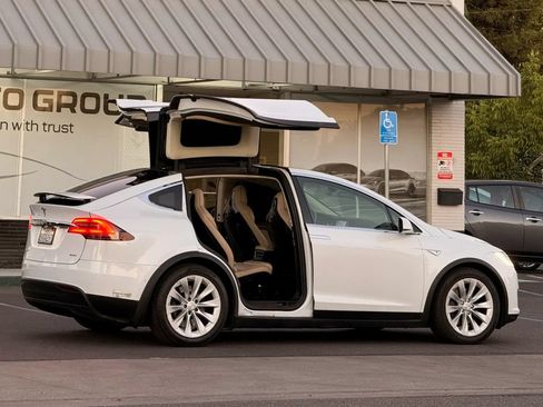 Used 2016 Tesla Model X 90D AWD/4WD image 8