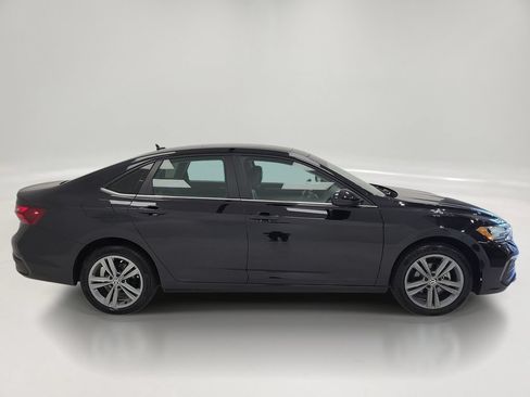 Used 2024 Volkswagen Jetta SE FWD image 4
