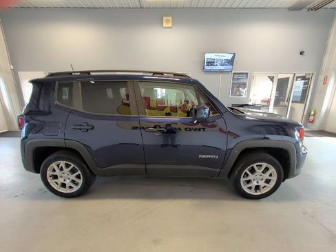 Used 2020 Jeep Renegade Latitude w/ Cold Weather Group AWD/4WD image 6
