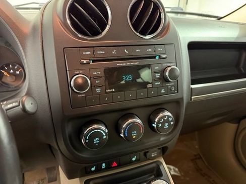 Used 2017 Jeep Patriot Latitude FWD image 16