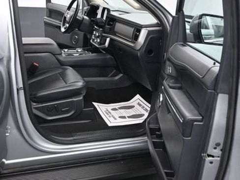 Used 2024 Ford Expedition XLT AWD/4WD image 14