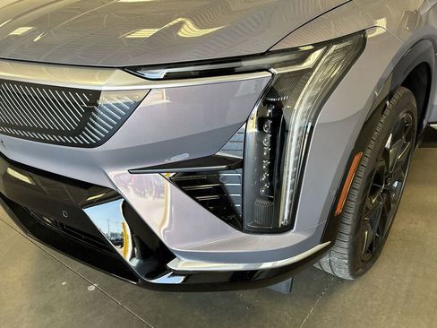 New 2025 Cadillac Optiq Luxury 1 w/ LPO, ONYX Package image 37