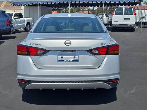 Used 2024 Nissan Altima 2.5 SV FWD image 30