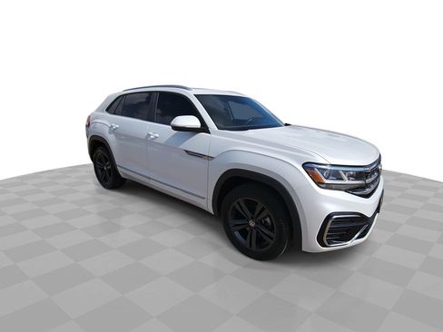 Used 2021 Volkswagen Atlas Cross Sport SE w/ Panoramic Sunroof Package FWD image 2