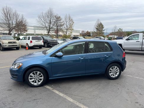 Used 2016 Volkswagen Golf S image 34