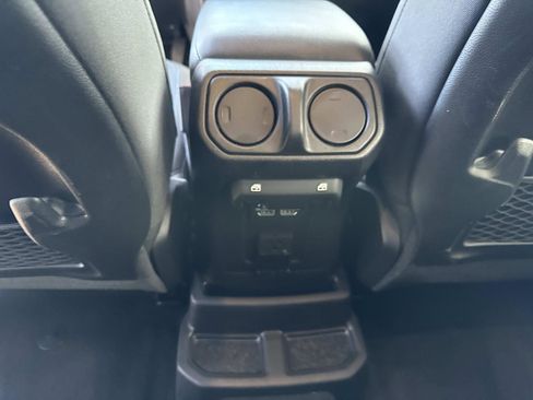 Used 2025 Jeep Wrangler Rubicon w/ Safety Group image 15