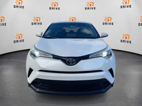 Used 2019 Toyota C-HR XLE FWD image 2