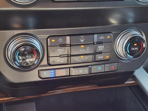 Used 2019 Ford F150 Lariat w/ Equipment Group 502A Luxury image 19