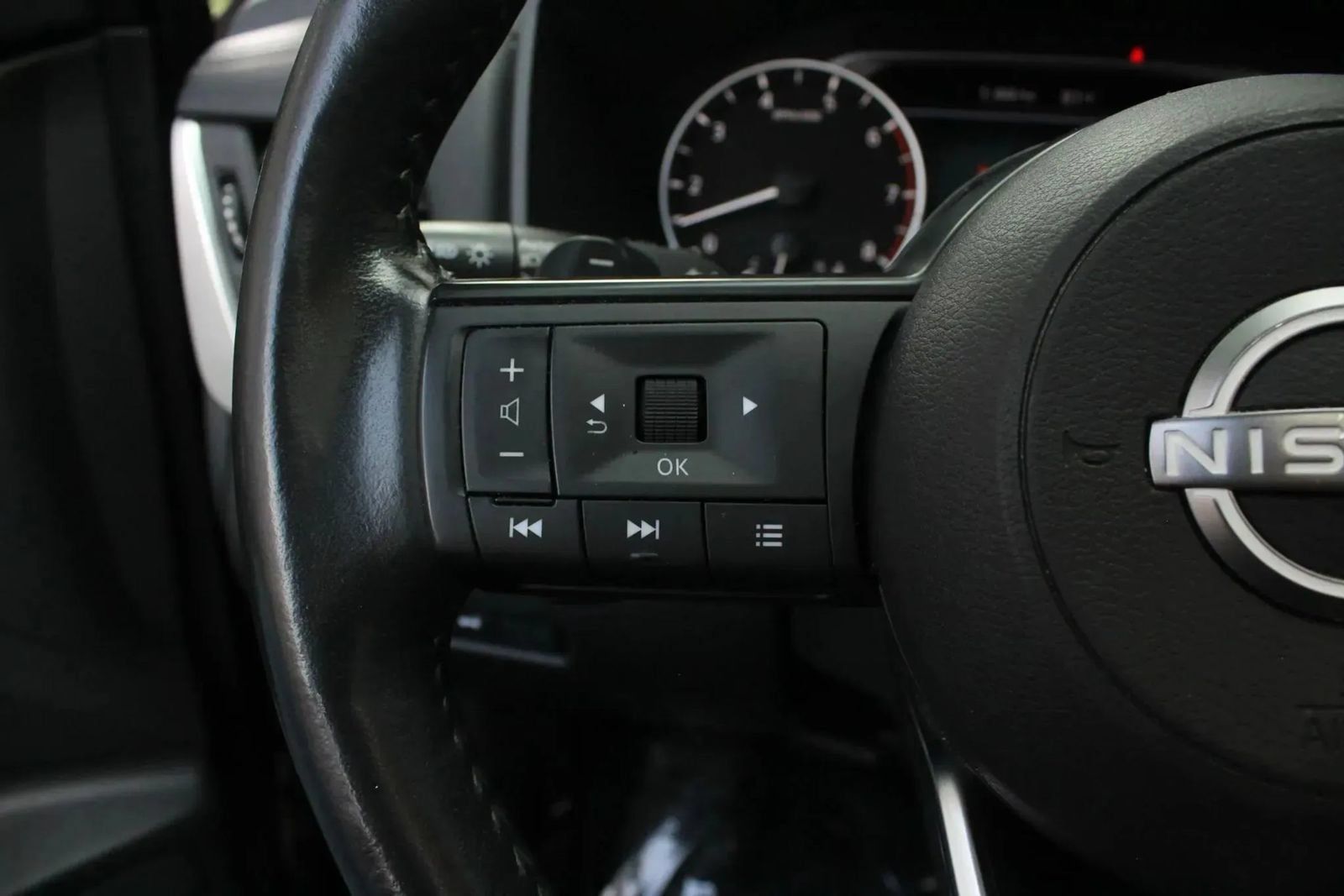 Used 2024 Nissan Rogue SV w/ SV Premium Package AWD/4WD image 60