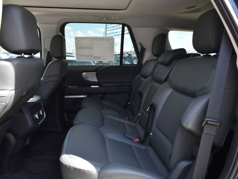 New 2026 Ford Expedition Active AWD/4WD image 17