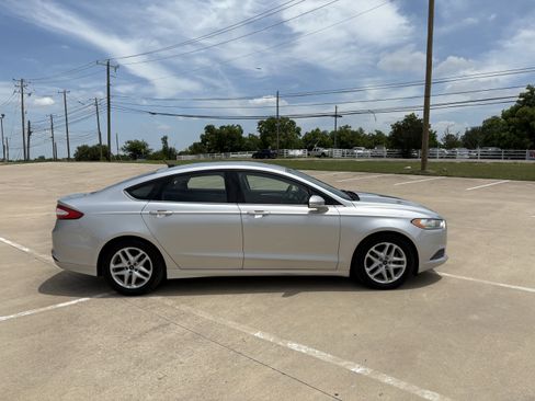 Used 2015 Ford Fusion SE FWD image 5