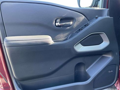 Used 2024 Nissan Frontier SL w/ Technology Package image 16