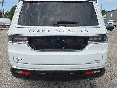 Used 2024 Jeep Grand Wagoneer L Series III AWD/4WD image 5