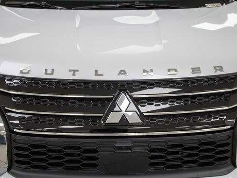 Used 2023 Mitsubishi Outlander SEL image 4