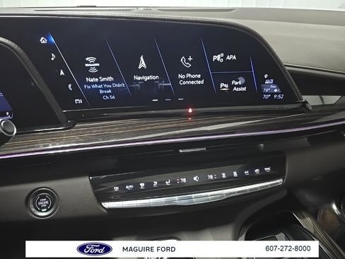 Used 2022 Cadillac Escalade ESV Premium Luxury image 28