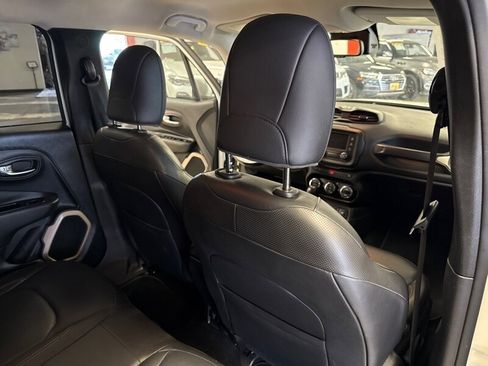 Used 2016 Jeep Renegade Limited image 28