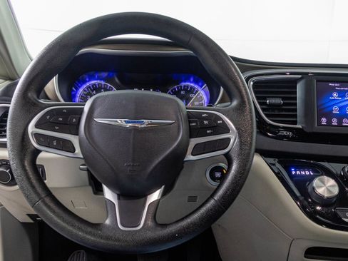 Used 2020 Chrysler Voyager LX FWD image 27
