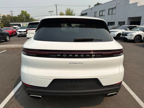 Used 2024 Porsche Cayenne w/ Premium Package AWD/4WD image 5