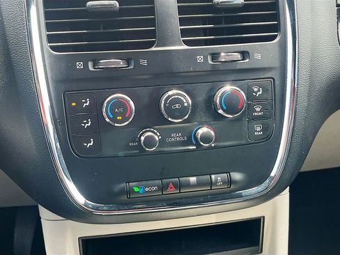 Used 2019 Dodge Grand Caravan SXT FWD image 15