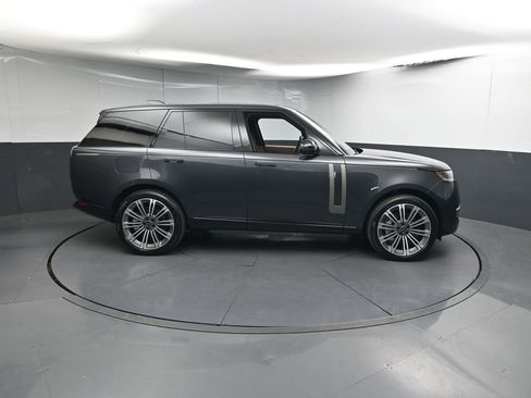Used 2025 Land Rover Range Rover SE image 23