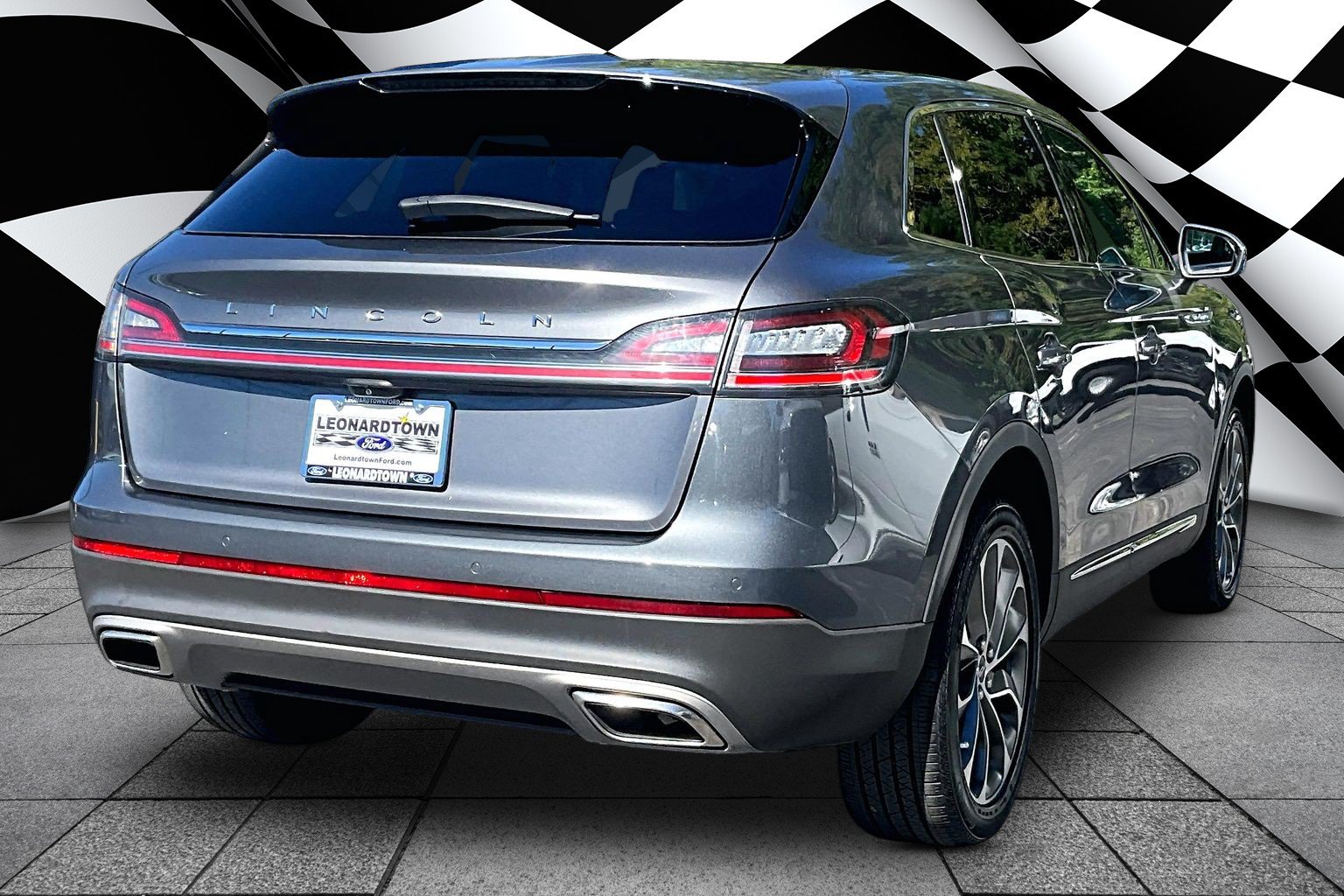 Used 2021 Lincoln Nautilus Reserve AWD/4WD image 2