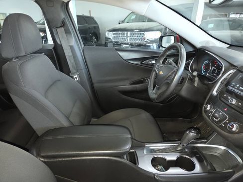 Used 2017 Chevrolet Malibu LT FWD image 27