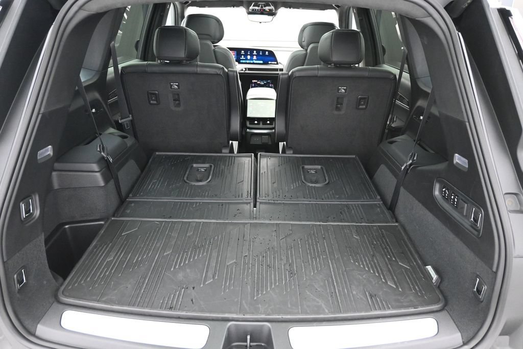 Used 2026 Cadillac Vistiq Platinum w/ LPO, Floor Liner Package AWD/4WD image 25