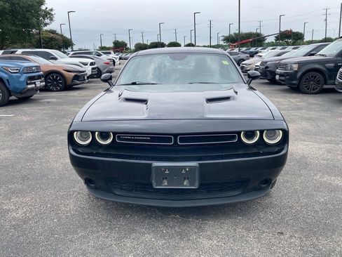 Used 2018 Dodge Challenger SXT RWD image 2