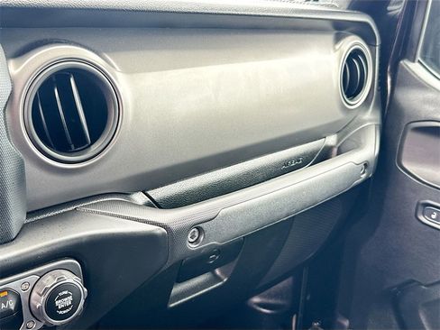 Used 2021 Jeep Gladiator Sport image 22